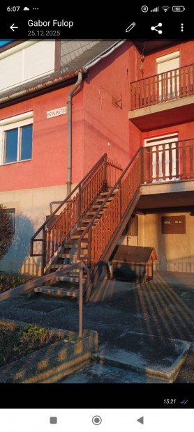 ingatlan elad� Pet�fib�nya a M�tra l�b�n�l 