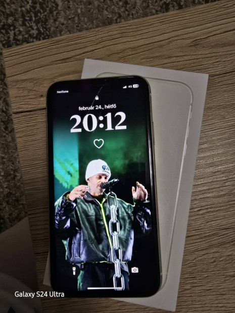 iphone 11 elad. 