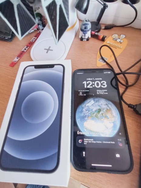 iphone 12 black 1 v jtlls elad szp llapotban tokkal 