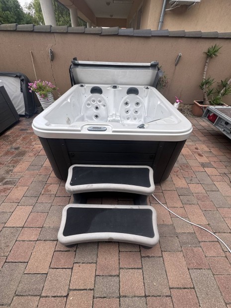 jakuzzi 3 szemelyes