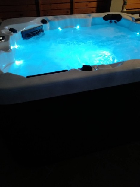 jakuzzi jacuzzi 