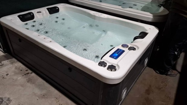 jakuzzi jacuzzi spa pezsgfrd dzsa medence kert kerti grill szauna