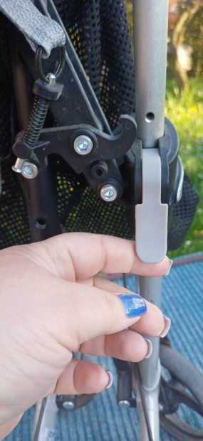 j�r�s seg�t� kis kocsi