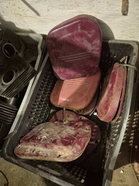 jawa alkatr�szek elad�k 