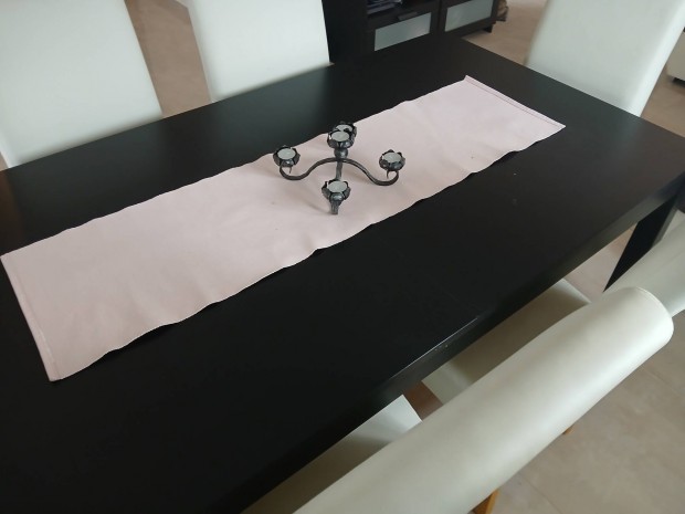 j� �llapot� �tkez�asztal 