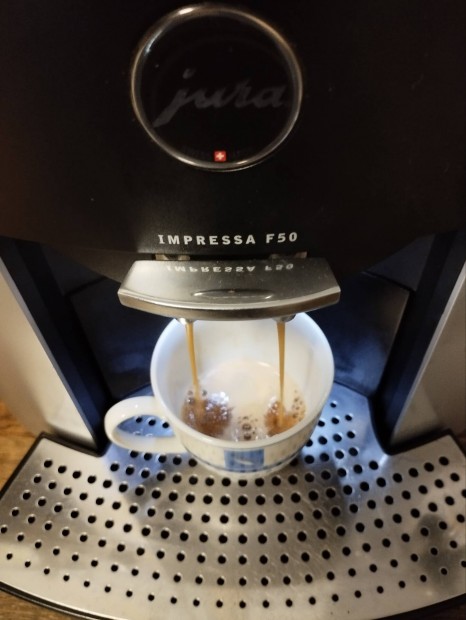 jura F50 automata darálós kávéfőző, kávégép szép megkímélt állapotban