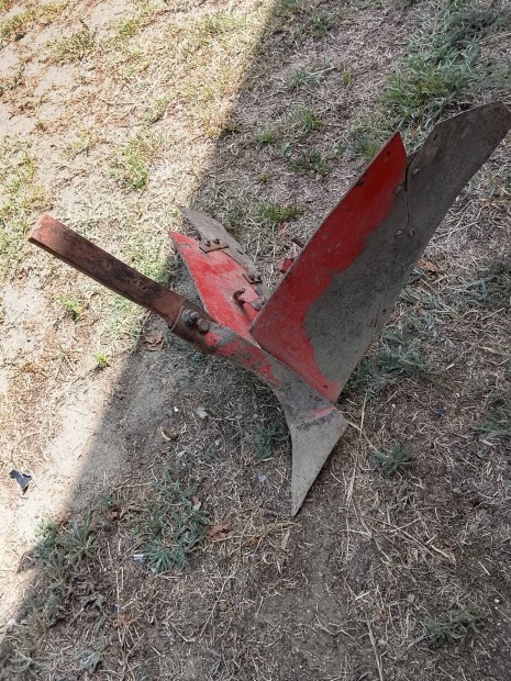 kapálógép töltő kapa