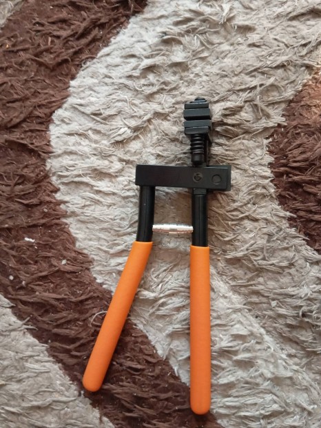 karossz�ria peremezo fog� 