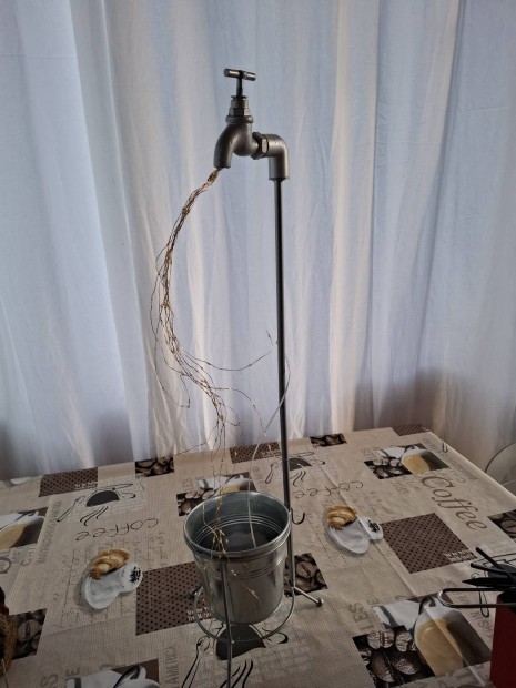 kerti csap világitó virágtartó