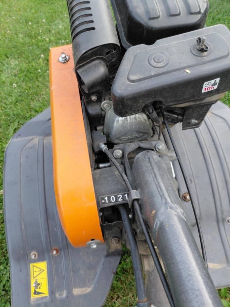 kerti kis traktor