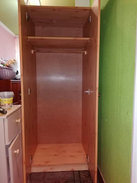 két ajtós szekrény!