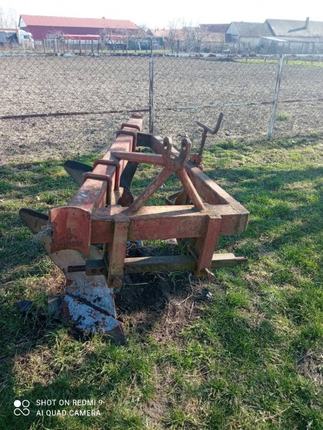 kettes eke er�s v�zzal elad�!