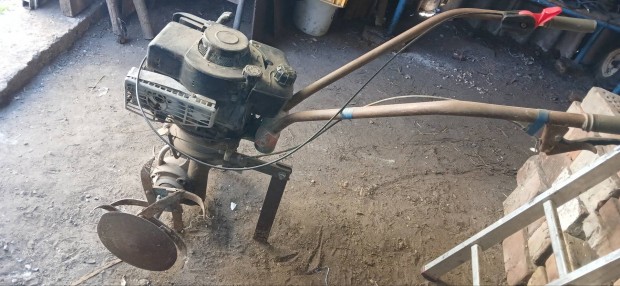kf robitraktor elad
