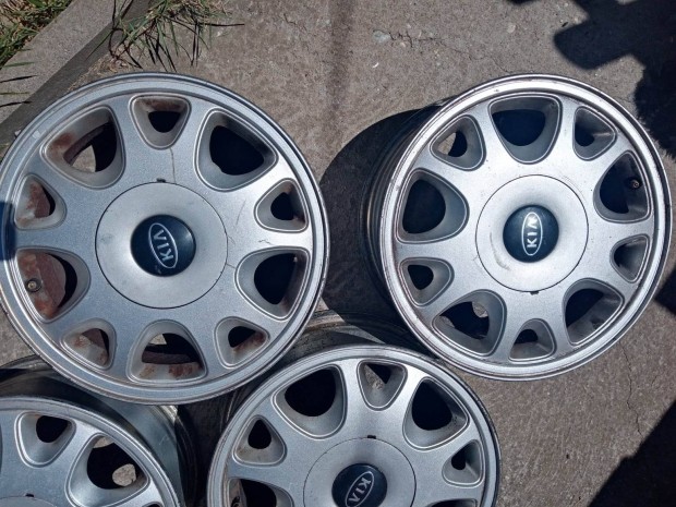 kia 5x114.3 15" et50 gy�ri alufelni 