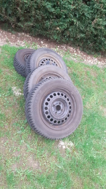 kia hyundai lemezfelni t�li gumival 