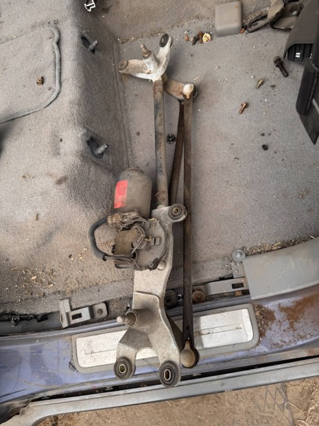 kia sorento Ablaktörlő szerkezet !
