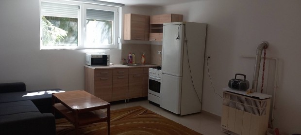 kiad� lak�s ujpesten 