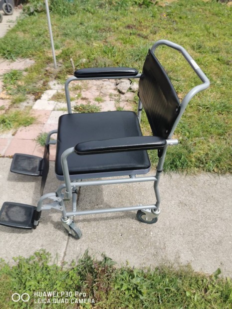 kimondottan jó álapotú szoba wc