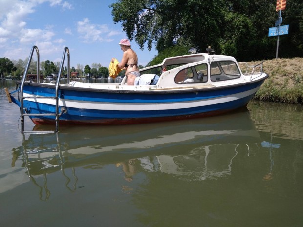 kir�ndul� haj�