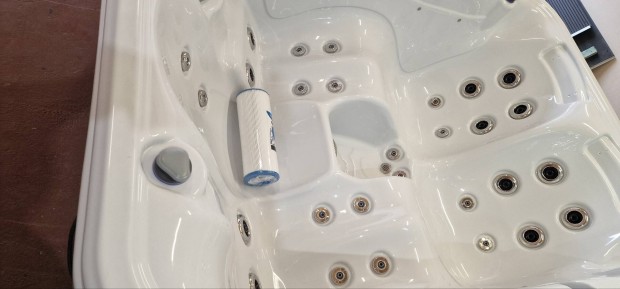 kis jakuzzi j