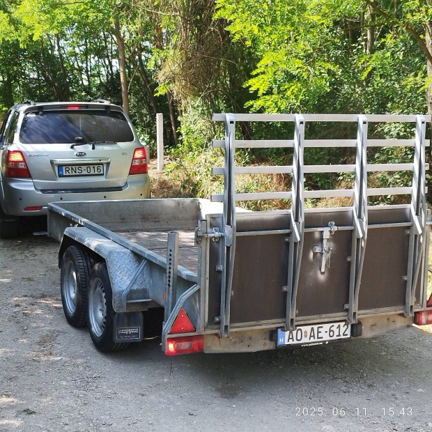 kisgépszállitó utánfutó friss műszakival kitünő állapotban eladó 2,5t
