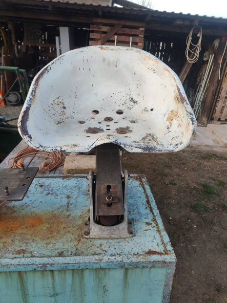 kistraktorhoz ls T 25 Vlagyimirec 