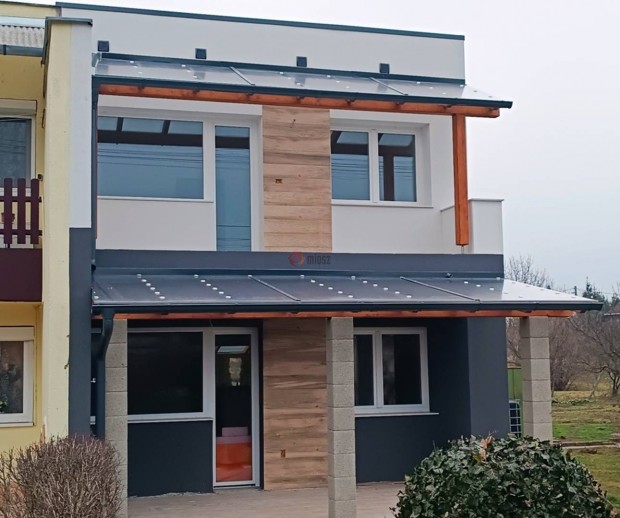 kiv�l� min�s�g� �p�t�si anyagok. 13584_bhv