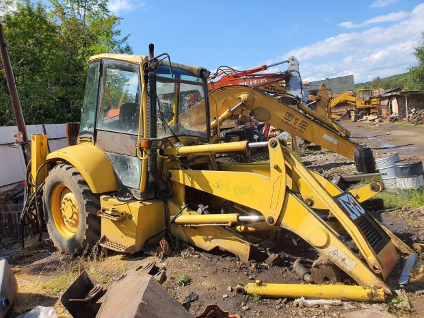 komatsu kombigép darabokban