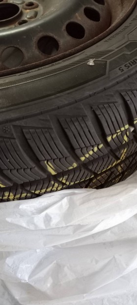 komplett garnitúra (4 db) 205/55 R16 Polstar téli gumi
