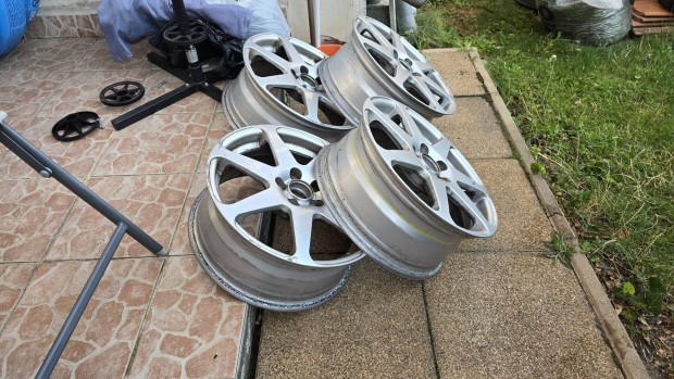könnyűfém felni 16" 6,5, Toyota felirattal