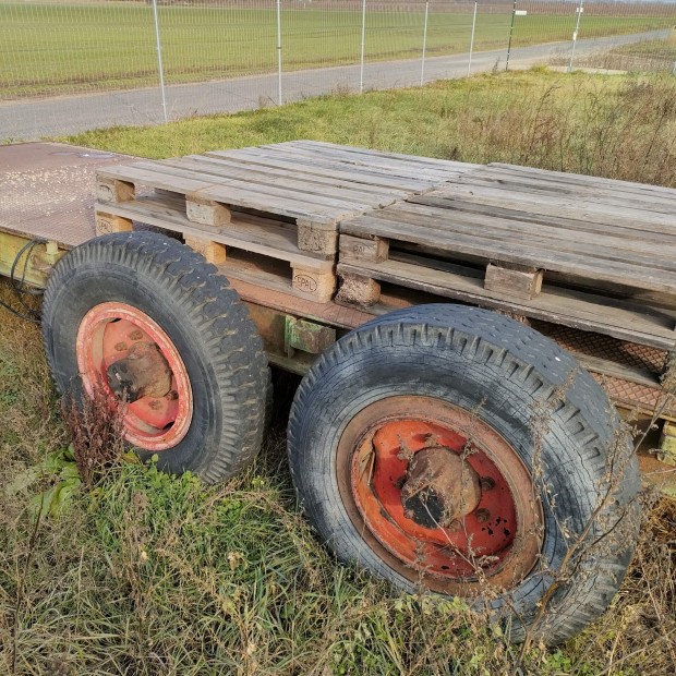 kontner szllt ptkocsi 