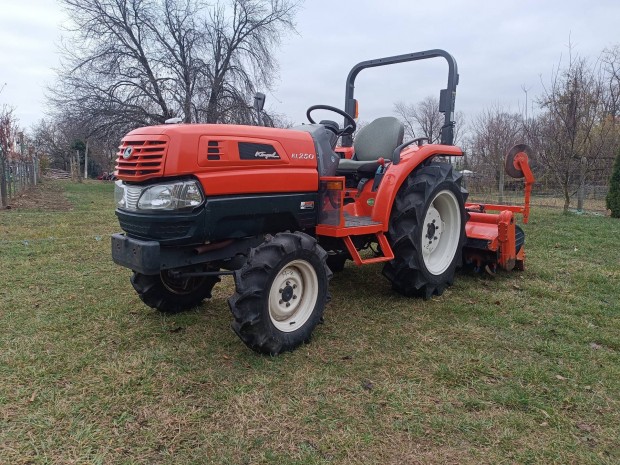 kubota KL 25 le. 2003as evj. 860o. japn kistraktor Rendszmozhato.