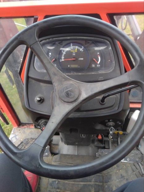 kubota MU 4501 kistraktor homlokrakodóval bálatüskével évjárat 2022