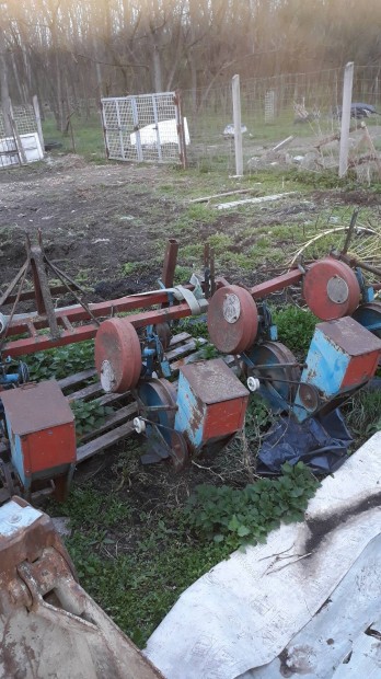 kukorica napraforg� vet�g�p m�tr�gya adagoloval csere �rdekel 