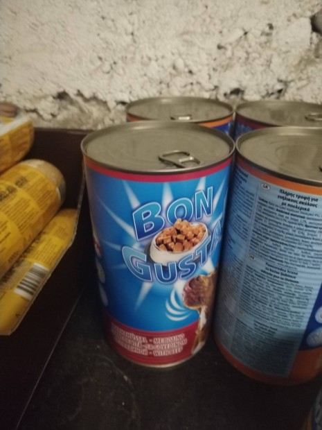 kutyaeledel szalámi és konzerv eladó