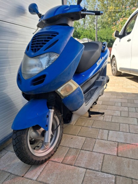 kymco Bet&win Nagytestű vízhűteses 50cc robogó
