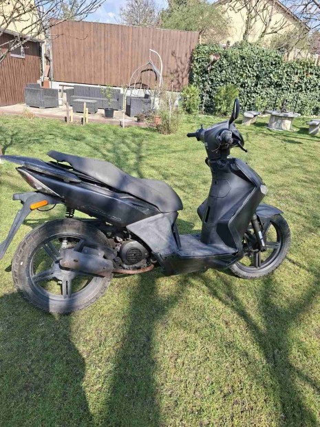 kymco agility alkatr�szek eladoak.
