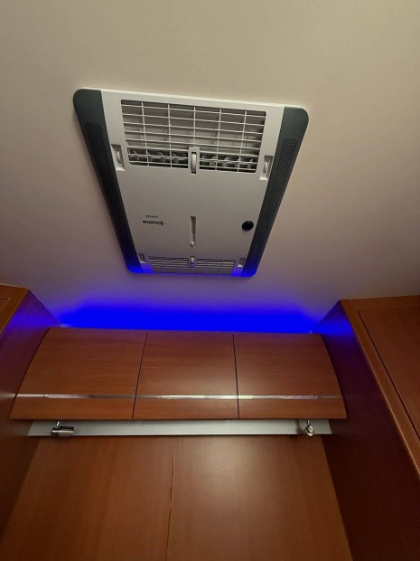 lak�aut� elad� 