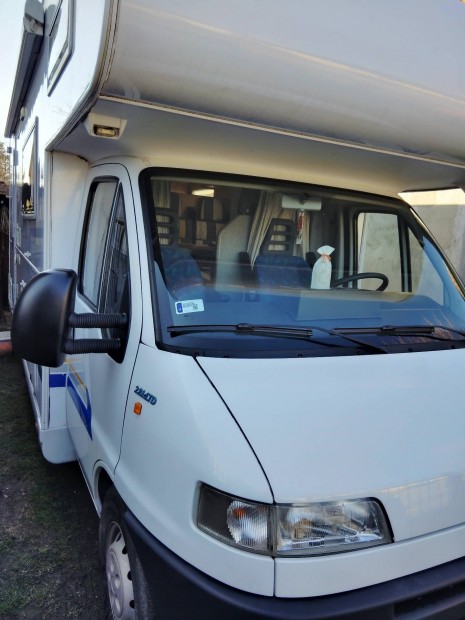 lak�aut� elad�!