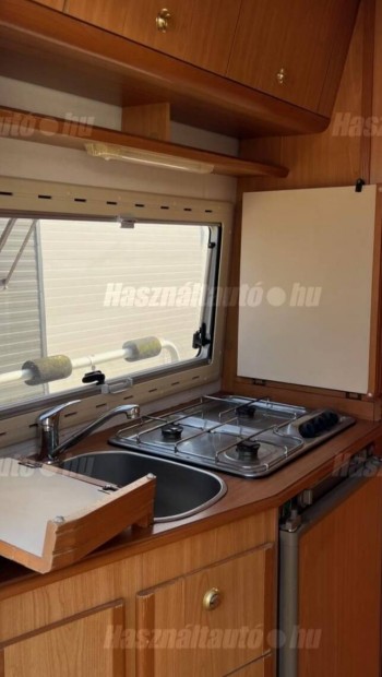 lak�aut� elad� 