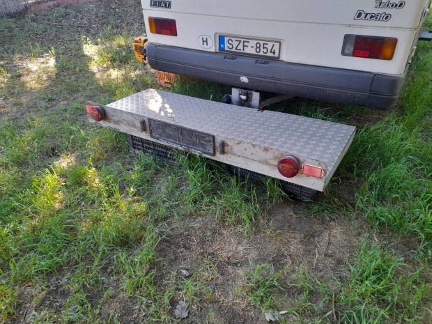 lakóautó motorszállító
