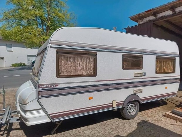 lakkocsi Hobby Prestige 495