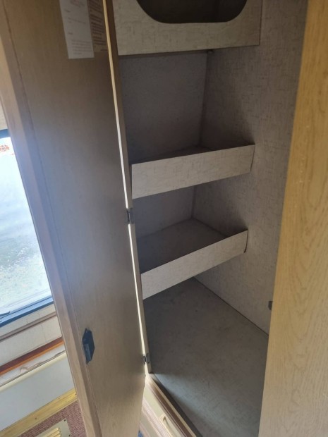 lakkocsi elad szp llapotban olcsn 