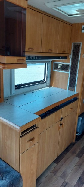 lak�kocsi hobby 545 m�szakis.