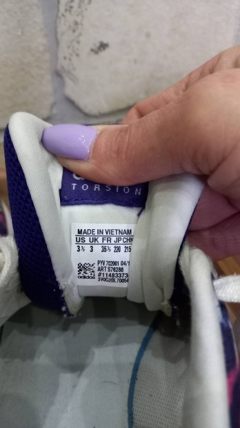 lány adidas torsion sportcipő 35-ös.