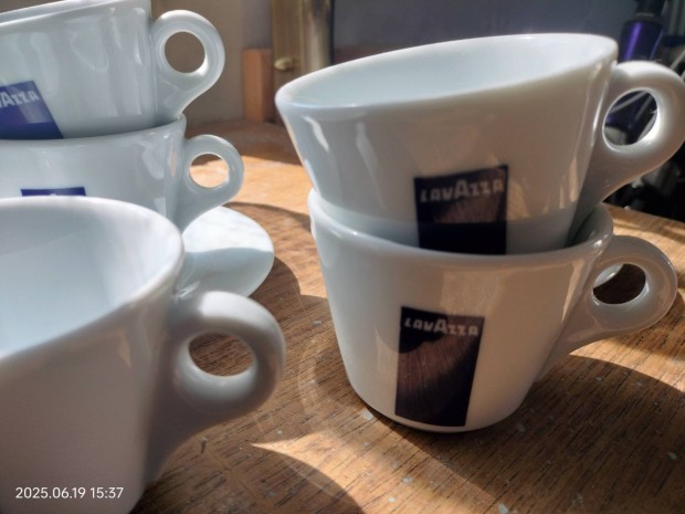 lavazza cappuccinos csésze