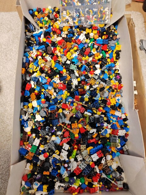 lego 2000 db minifigura alkatrsz kiegszt 