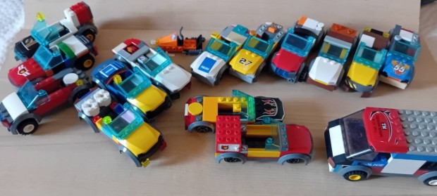 lego autó járgány