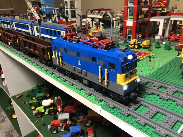 lego vonat  V43