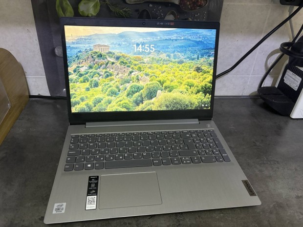 lenovo laptop. teljesen jszer llapotban Garancis 10th i3  8gb ram